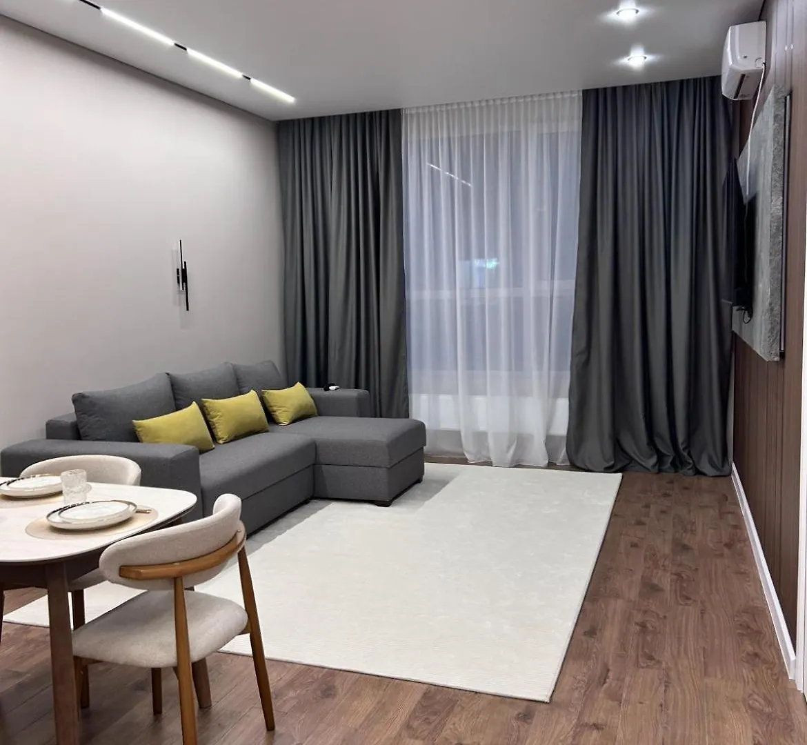 Apartment Уютные Апартаменты Около Метро Жк Кристалл Алматы